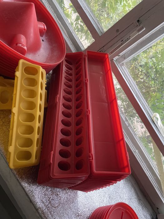 Кормушки, поилки