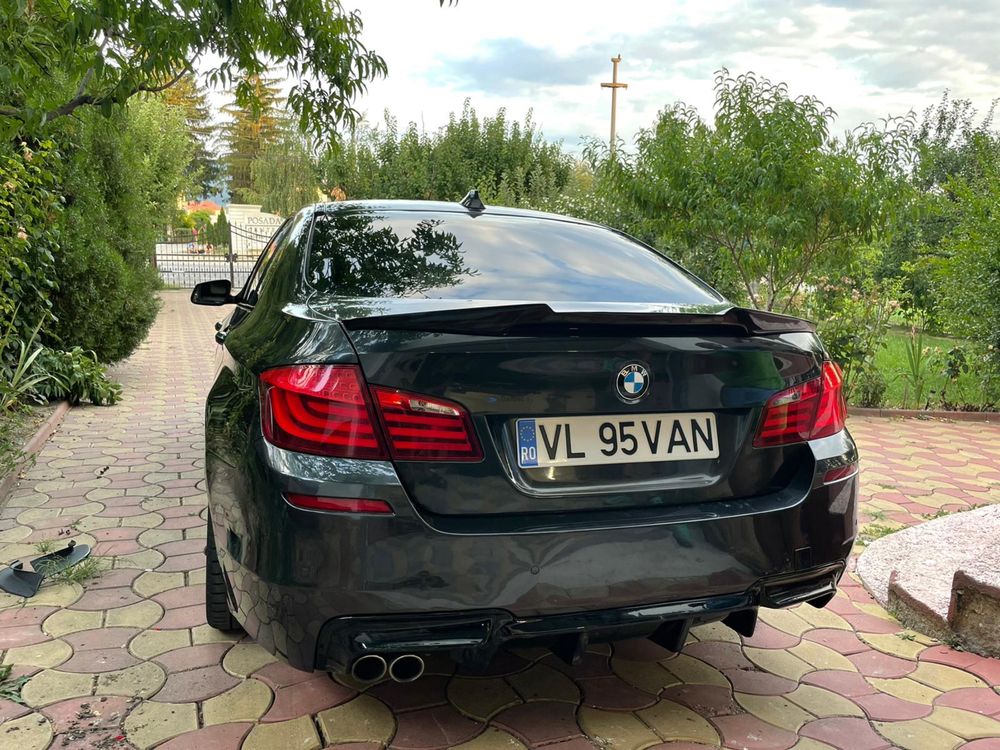 Difuzor Negru Lucios BMW Bara spate F10 F11 Evacuare Vorsteiner