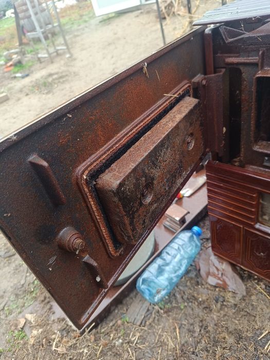 Чугунена печка на дърва