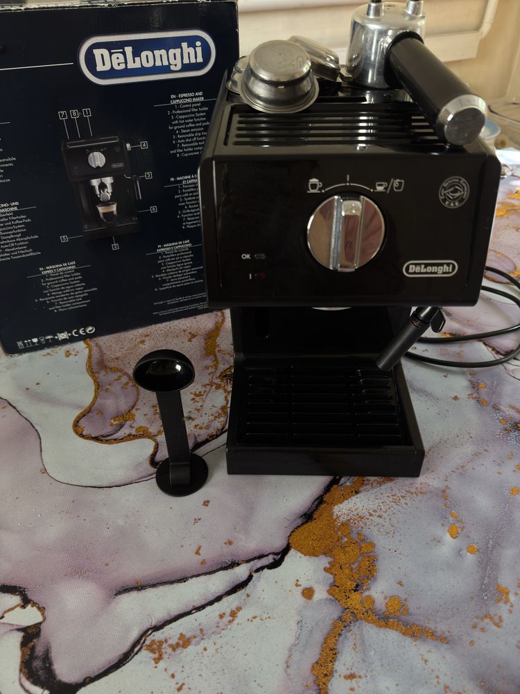 Kofe moshina Delonghi sotiladi