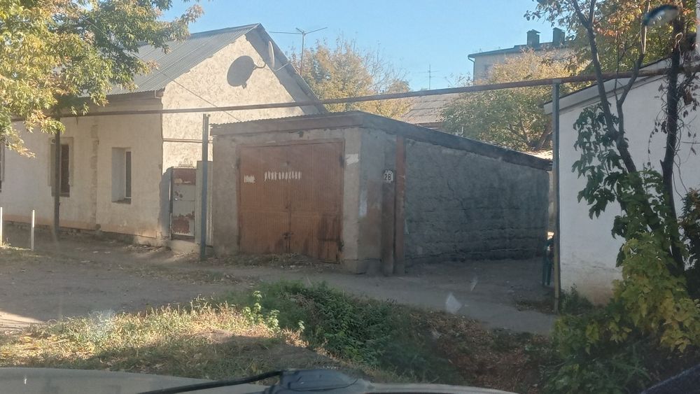 Сдам под склад в центре города свет есть.