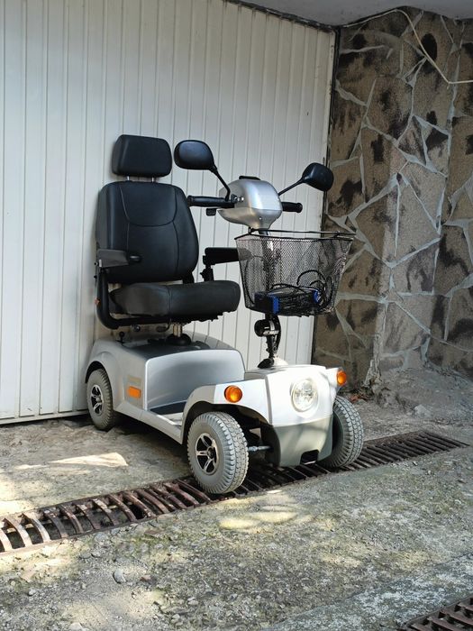 Scaun scuter dizabilitati electric batrani carucior carut tricicleta