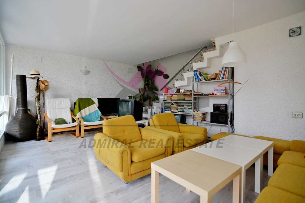 ТОП ЛОКАЦИЯ!!! Двуетажна Къща +  Две Паркоместа + Двор- Евксиноград