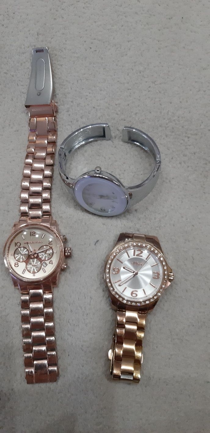 Ceasuri de dama  de diferite dimensiuni