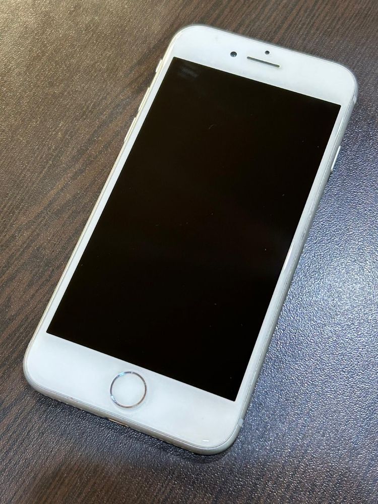 iPhone 8 използван, бял
