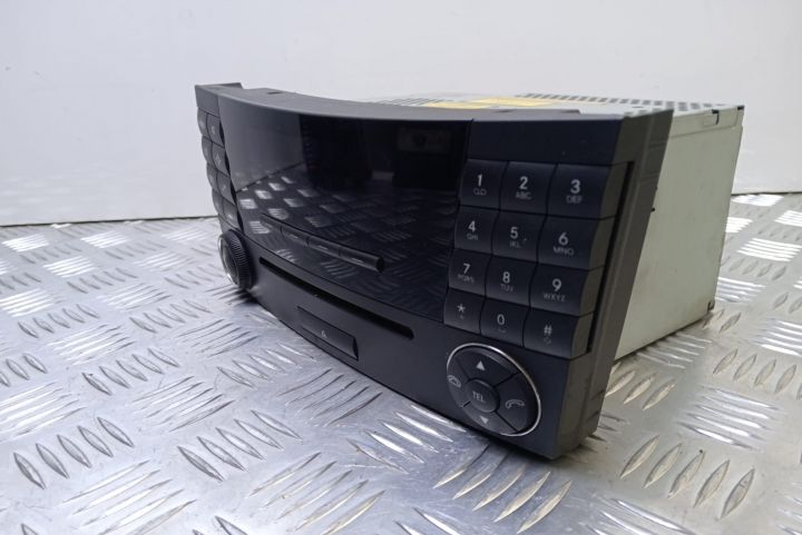 Radio cd player A2118209889 Mercedes-Benz E-Class W211/S211