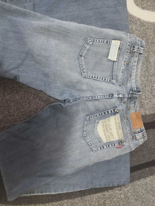 Дънки по 10 лв. Номер от 31 до 40.