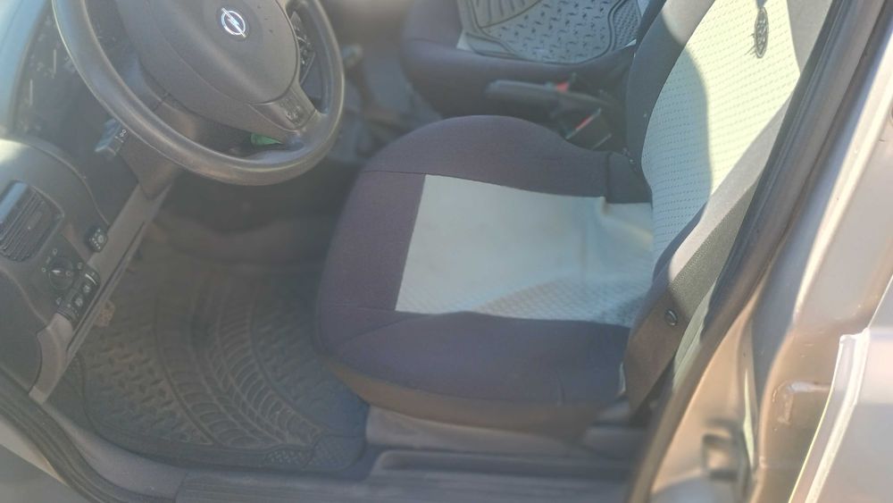 Opel corsa c напълно обслужена с платени застраховка,винетка и преглед