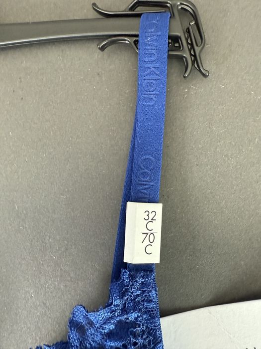 Изискан сутиен в синьо Calvin Klein /70С/