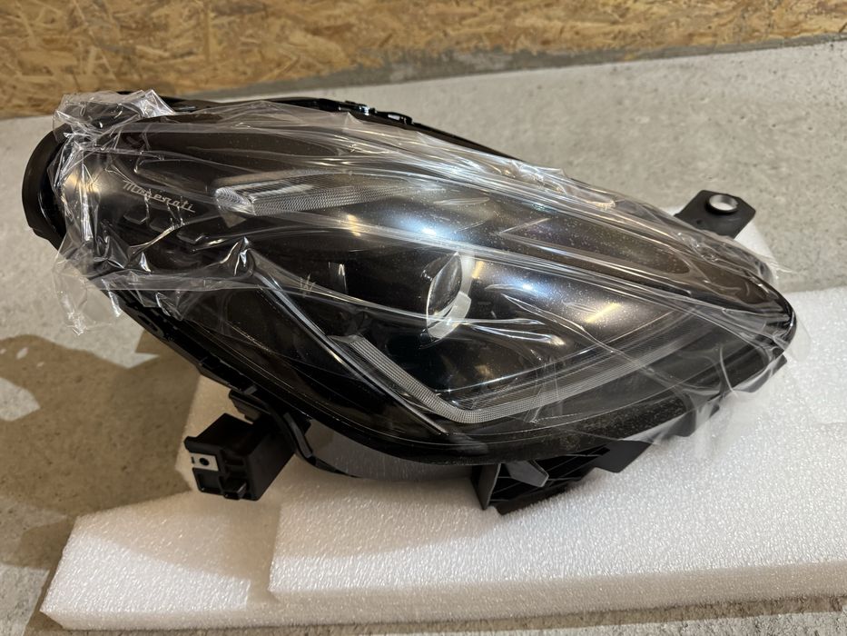 Far Maserati Grecale Dreapta