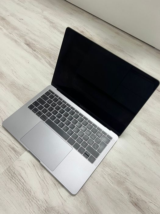 Apple MacBook Pro 13” 2017