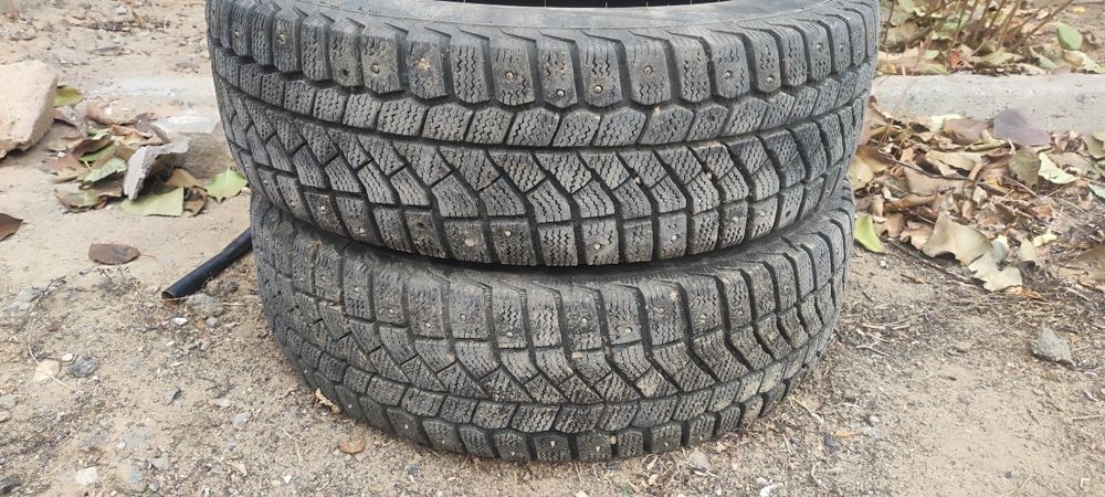 Продам шины.шипованные