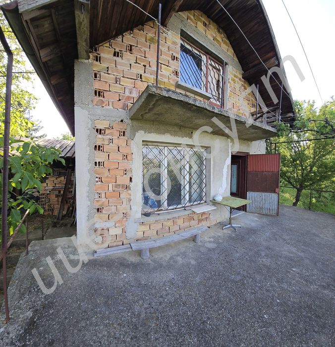 Голям парцел с панорамна гледка и къща в с. Малки Чифлик