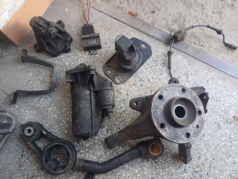 Опел виваро  на части