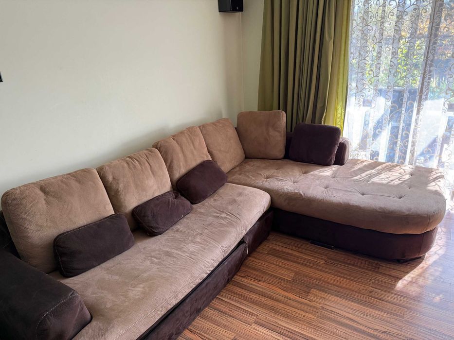 Ъглов разтегателен диван с ракла и възглавници. Забележки в снимките!