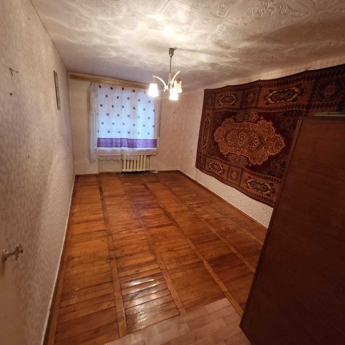 Продам трехкомнатную квартиру в обкомовских домах район Облисполком