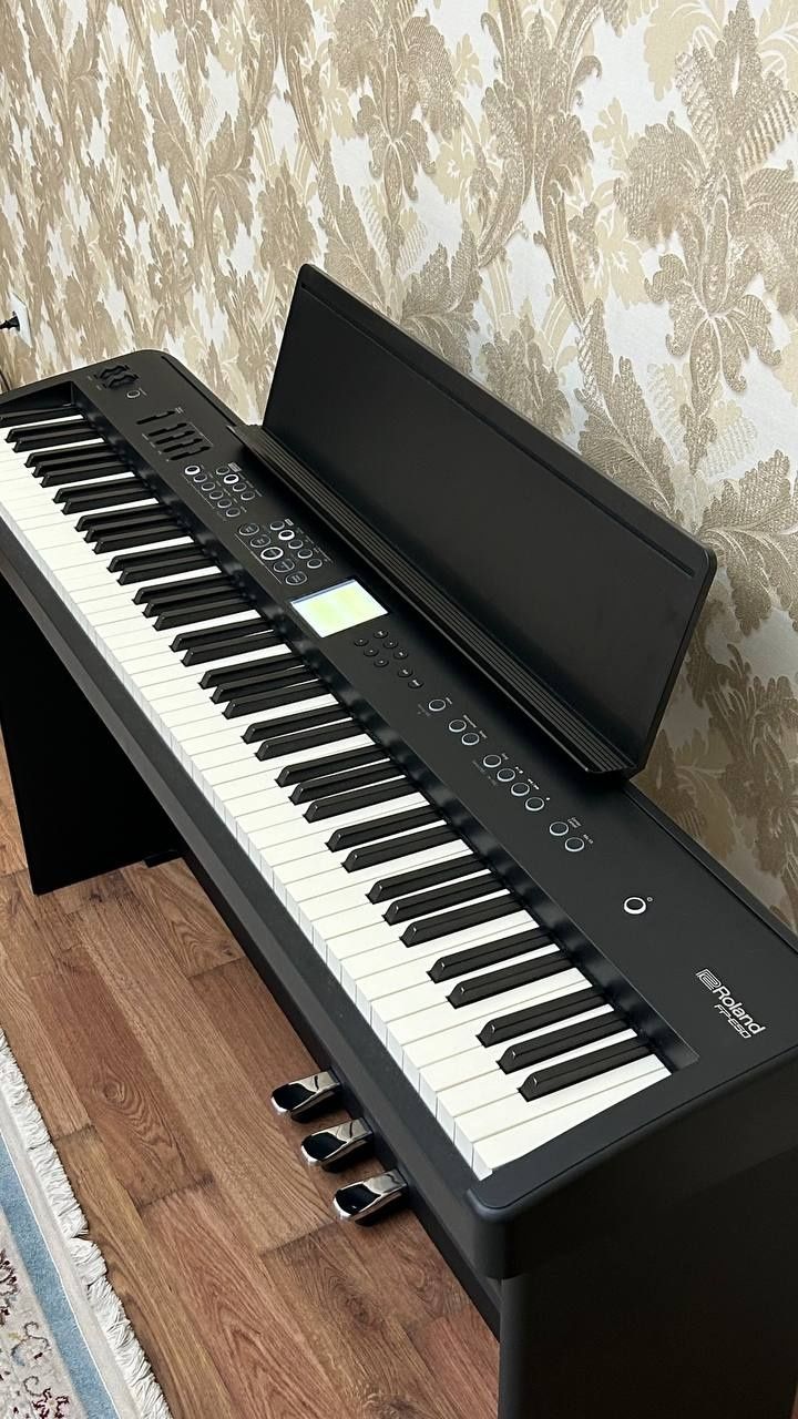 Пианино электронный Roland FP-E50 с подставкой KSFE50