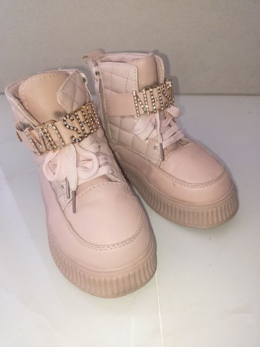 Ботинка для девушек