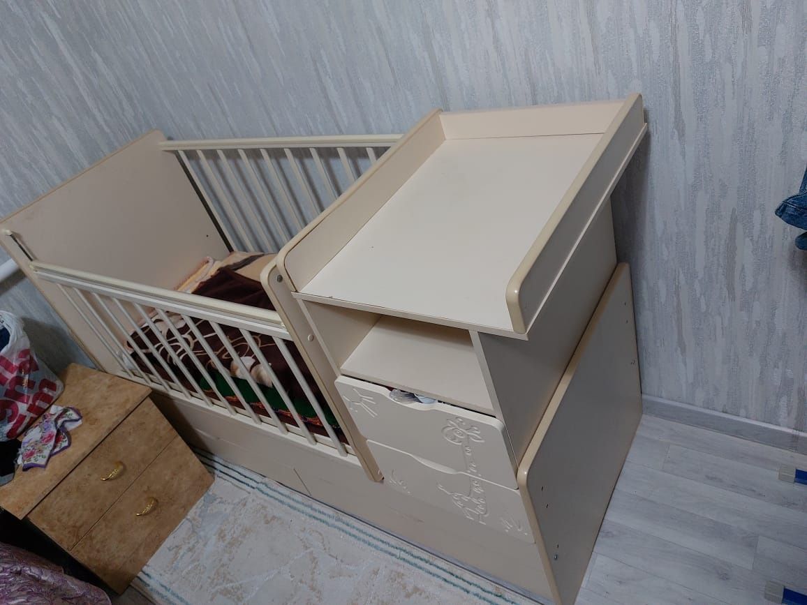 Продам манеж, новый почти