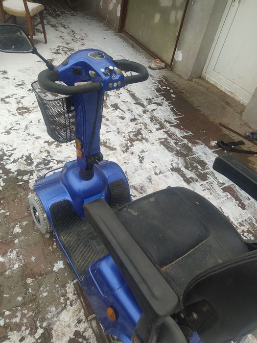 Vând scuter pentru persoane cu dizabilități