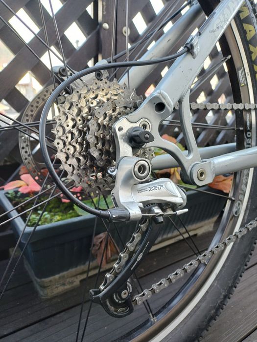 Vând bicicleta Giant