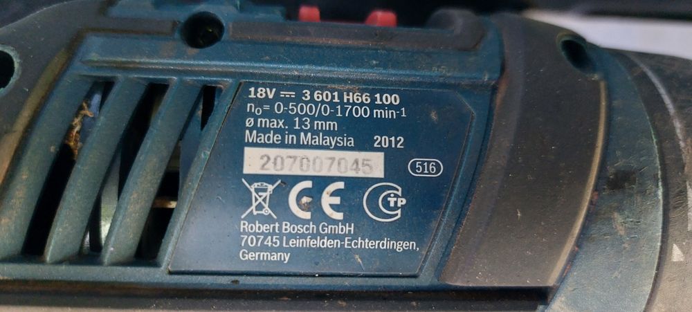 Продавам акумулаторна бормашина син Bosch