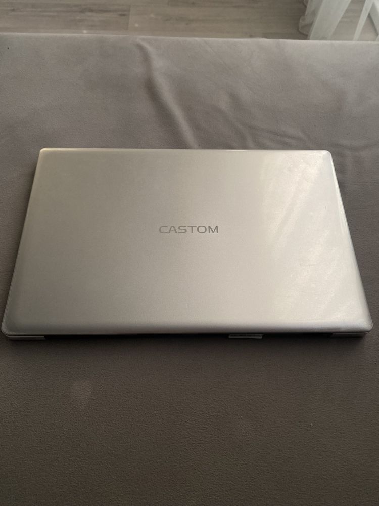 продам ноутбук Castom