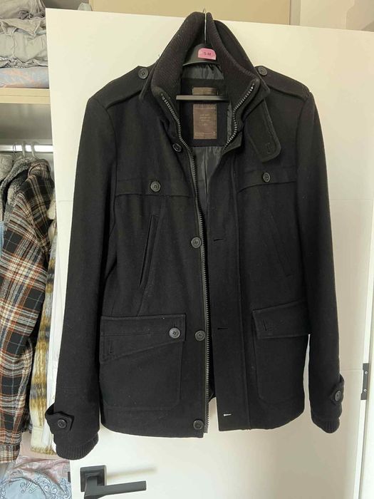 Мъжко стилно черно палто Bershka