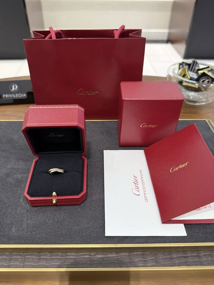 NEW Кольцо Cartier Trinity Small Model B423510