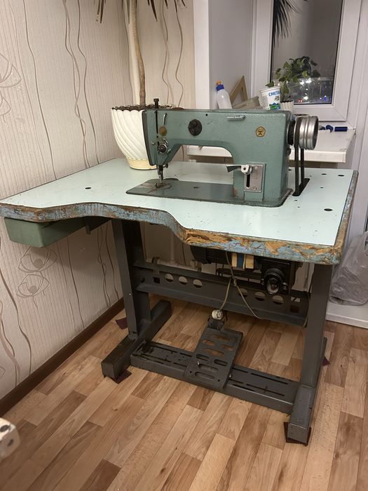 Швейная промышленная машинка