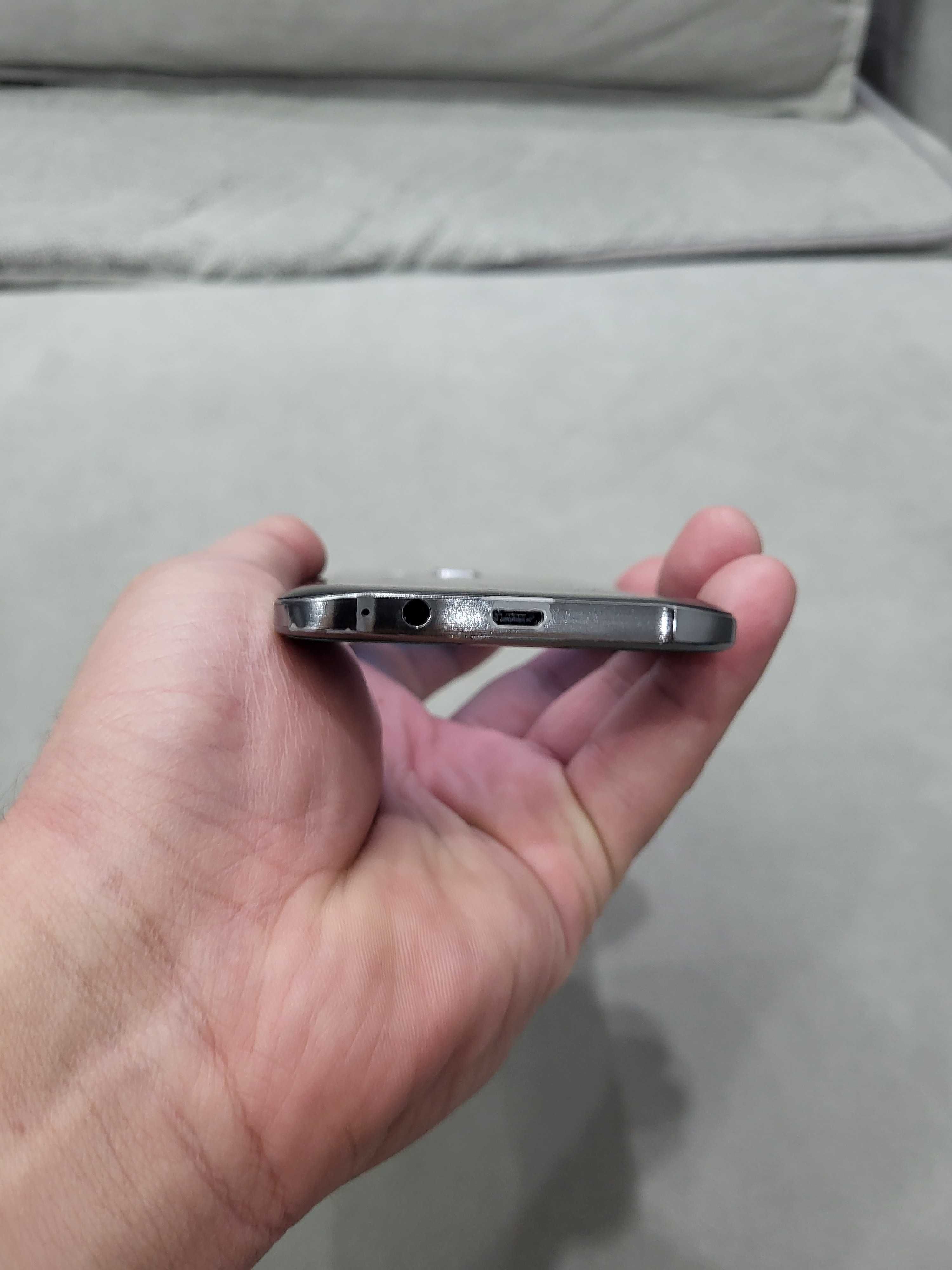 Samsung E5 в отличном состоянии