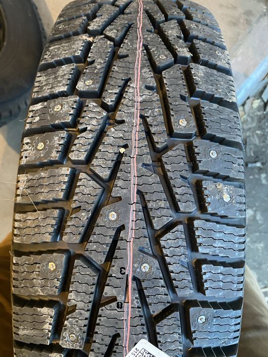 На 16. 215/70 шипы  в наличии