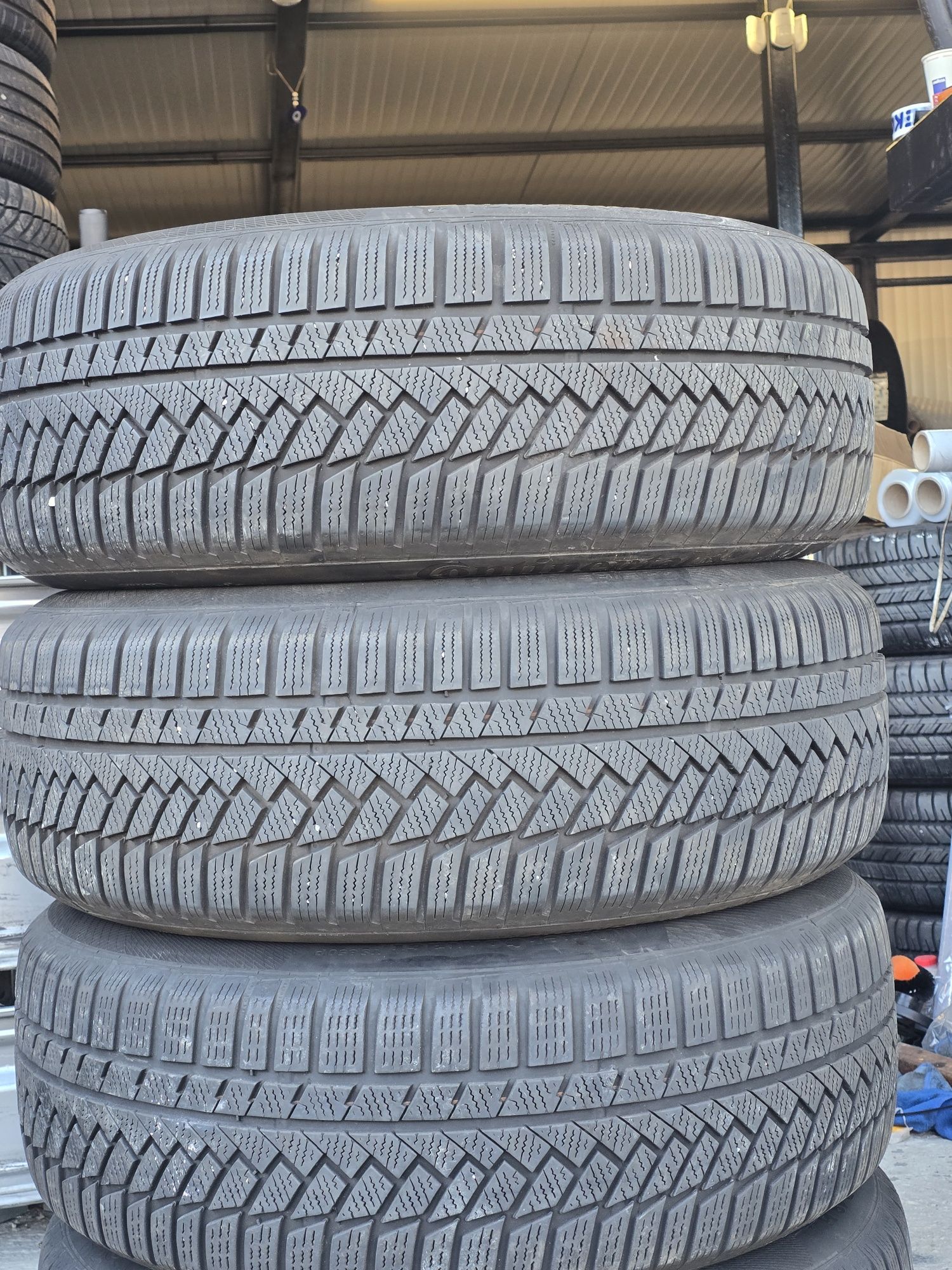 4 Броя 235/55/18 Continental 2x7,5mm 2x6mm