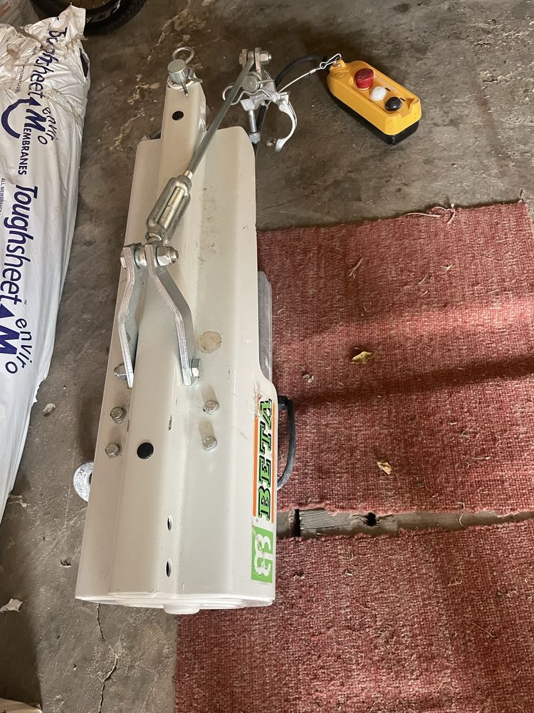 Troliu electric cu suport schela 200kg