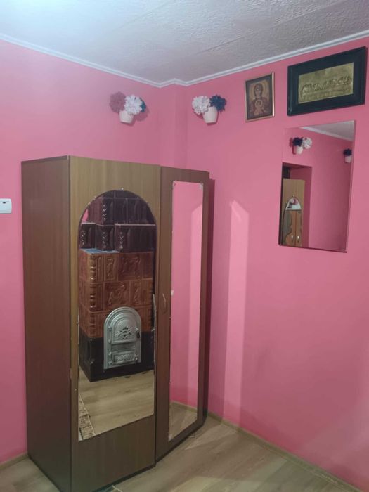 Camera de închiriat la Curte