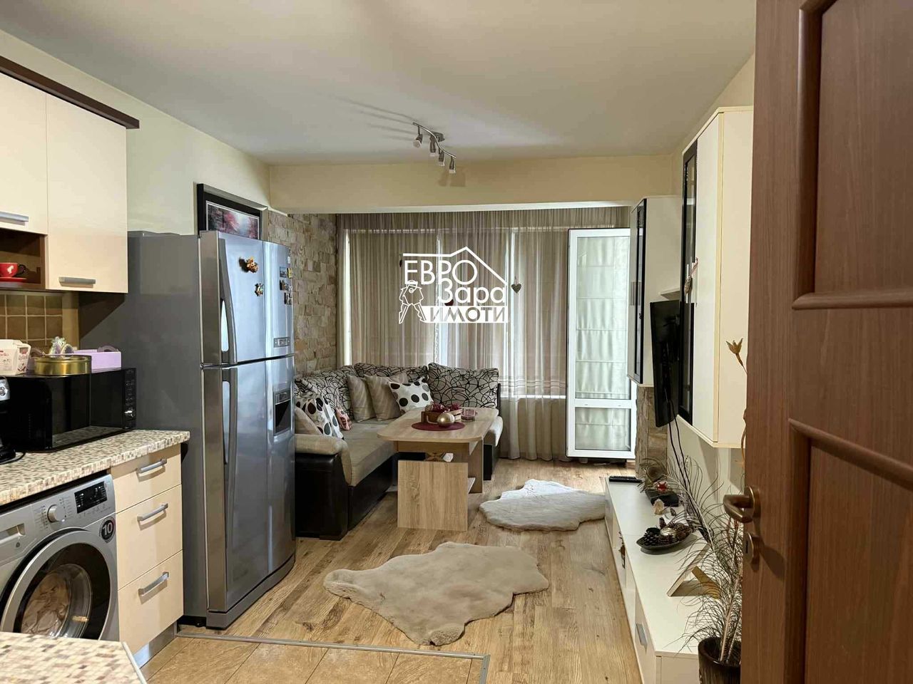 Дава се под наем Двустаен апартамент в Стара Загора, Била - 55 кв.м за 382.5 € - Снимка #3