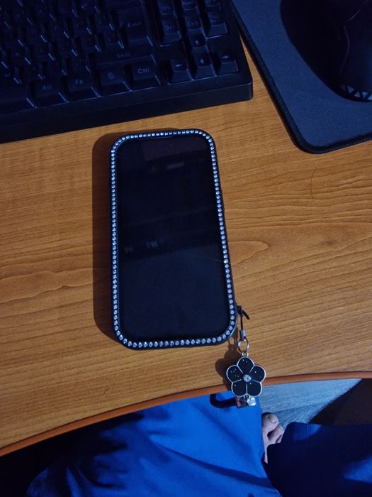 IPhone 16 roz baterie 100%