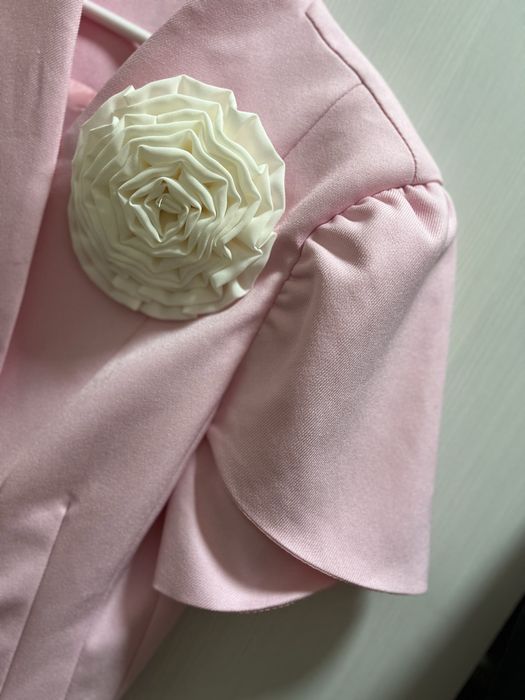 Пиджак розовый почти новый  одевали 1раз