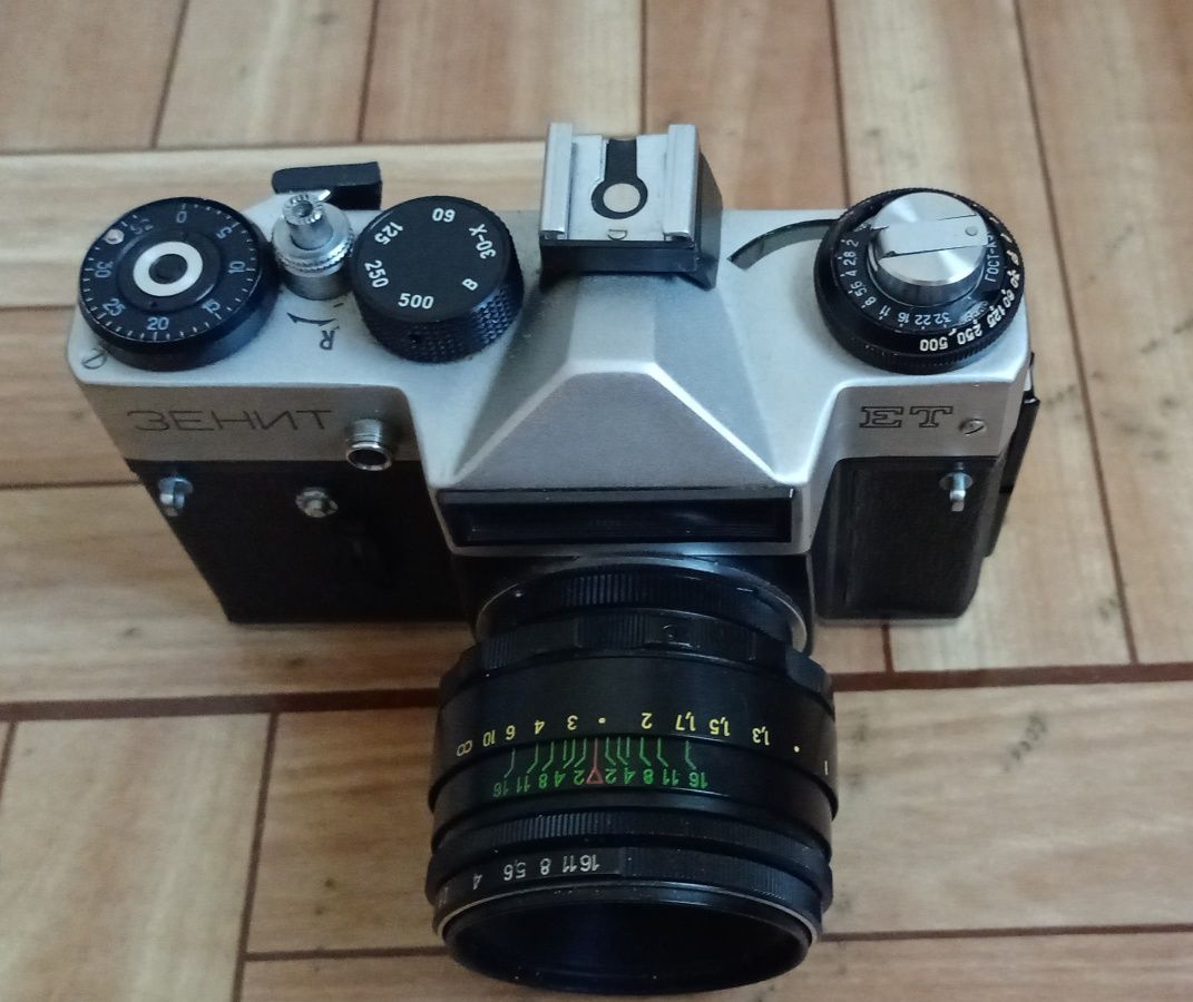 Фотоаппараты «Зенит-ЕТ» с объективами «Гелиос-44-2»