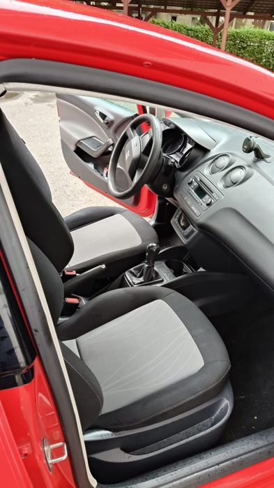 Seat Ibiza 1,2benzina carte service.