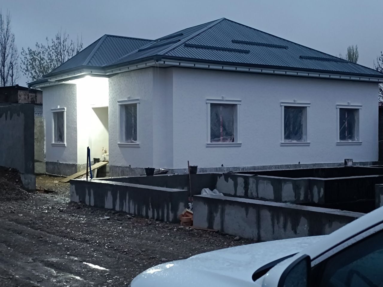 2.2 sotixga qurilgan uy sotiladi
