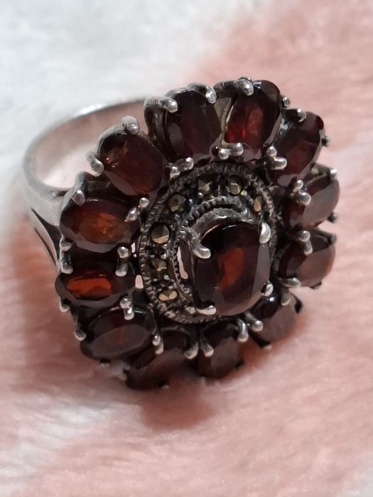 Inele masive din argint cu granate