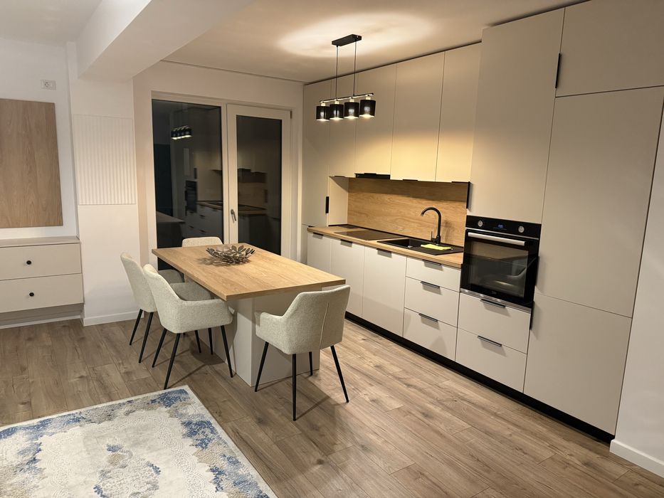 Inchiriez apartament de lux cu 3 camere, in bloc nou
