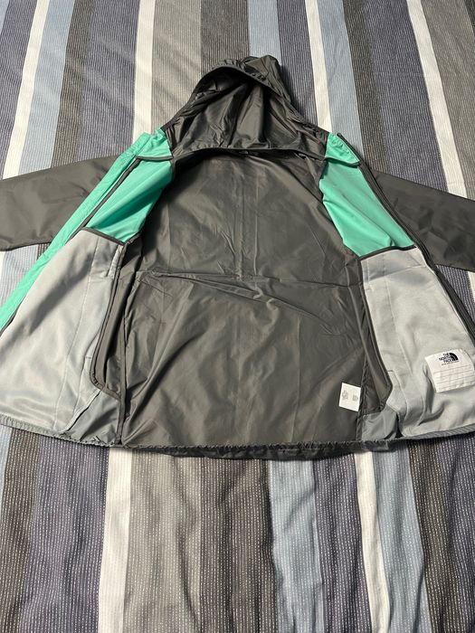 THE North Face яке windrunner Сиво/Синьозелено