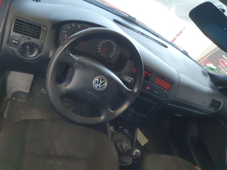 Dezmembrez Volkswagen bora 1.6 i SR