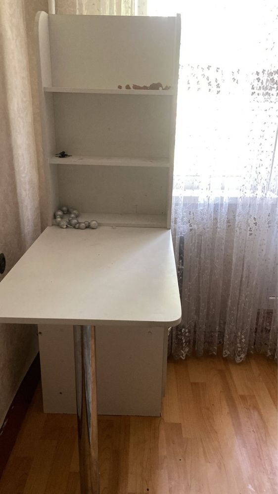 Маникюрный стол