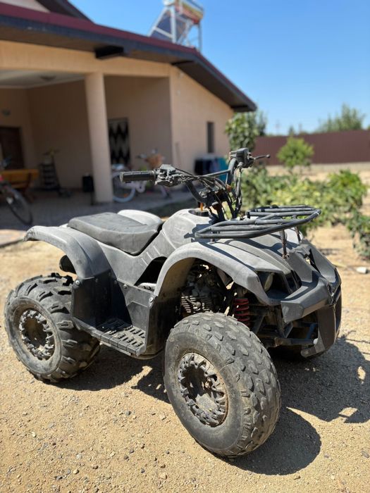 Vand doua atv-uri in stare buna de functionare