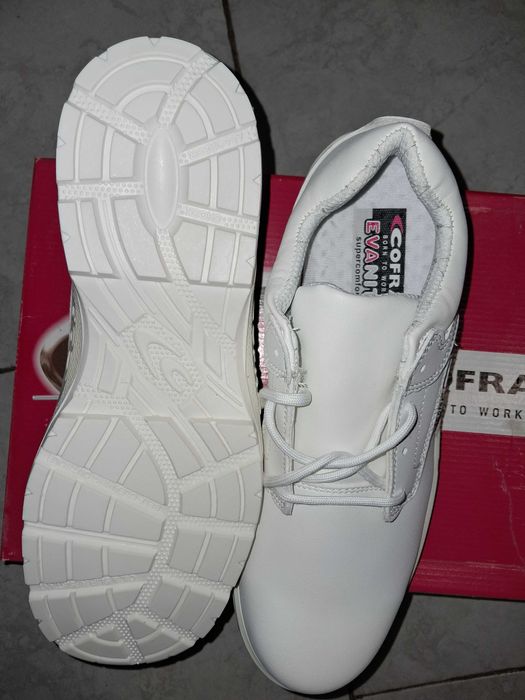 Нови работни обувки