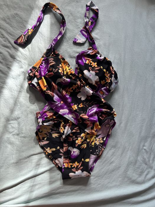 Продам купальники