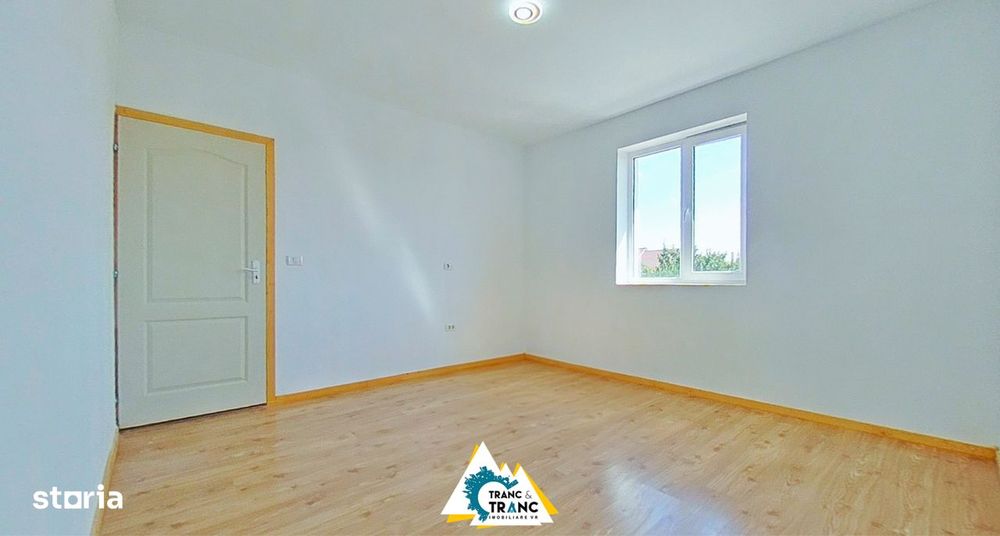 Casă nouă cu 6 camere de vânzare în Sânleani